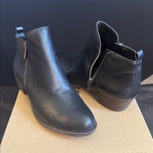 Lucky Brand Black Leather Ankle Booties with Side Zip Women’s size 8M